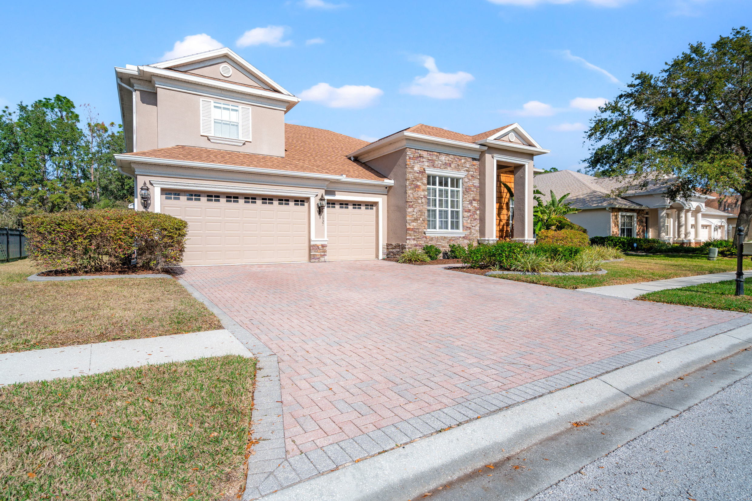 How We Helped a Couple Buy and Sell a Home on the Same Day Without Moving Twice